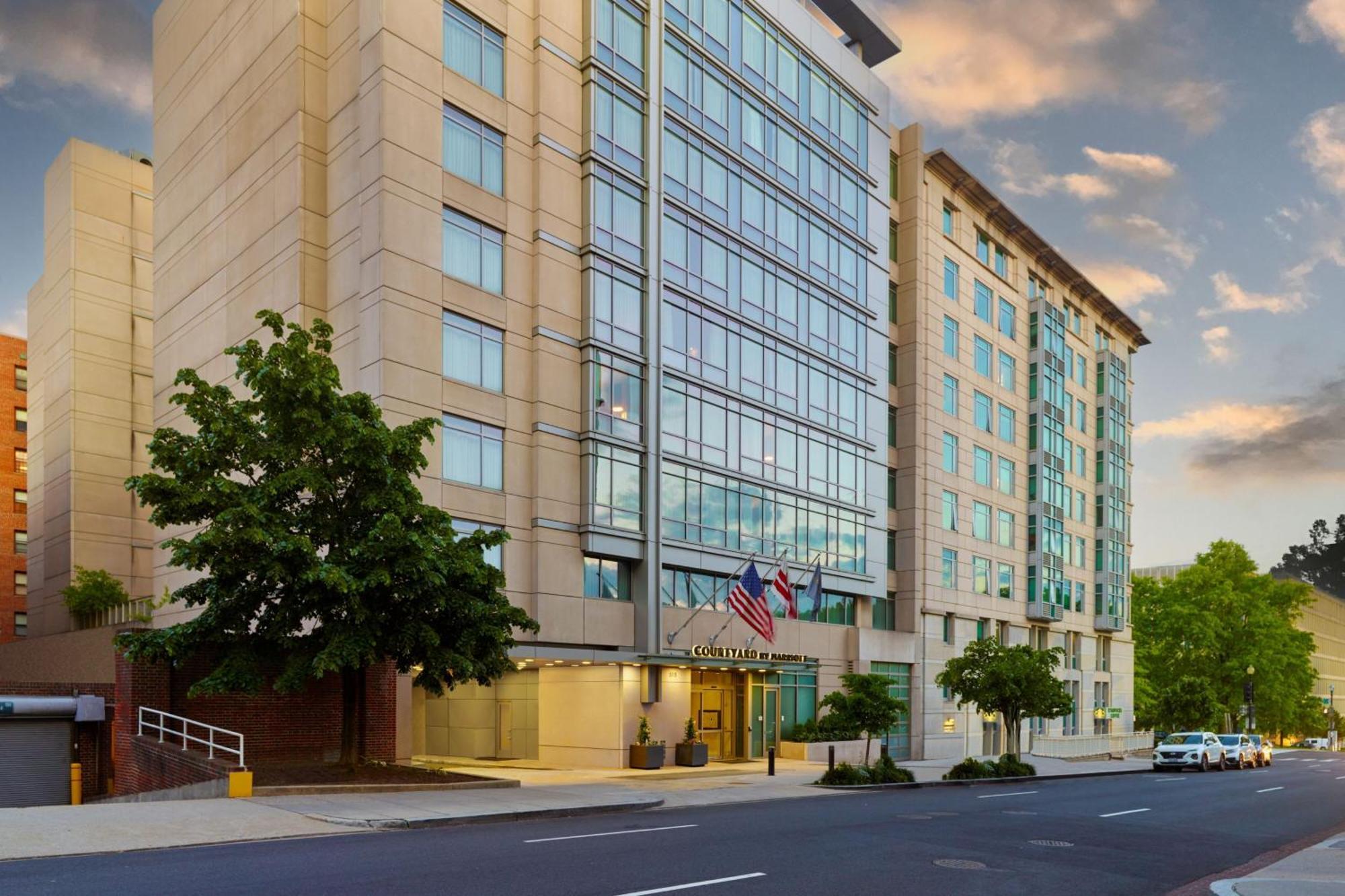 Courtyard By Marriott Washington, D.C./Foggy Bottom Hotel Bagian luar foto