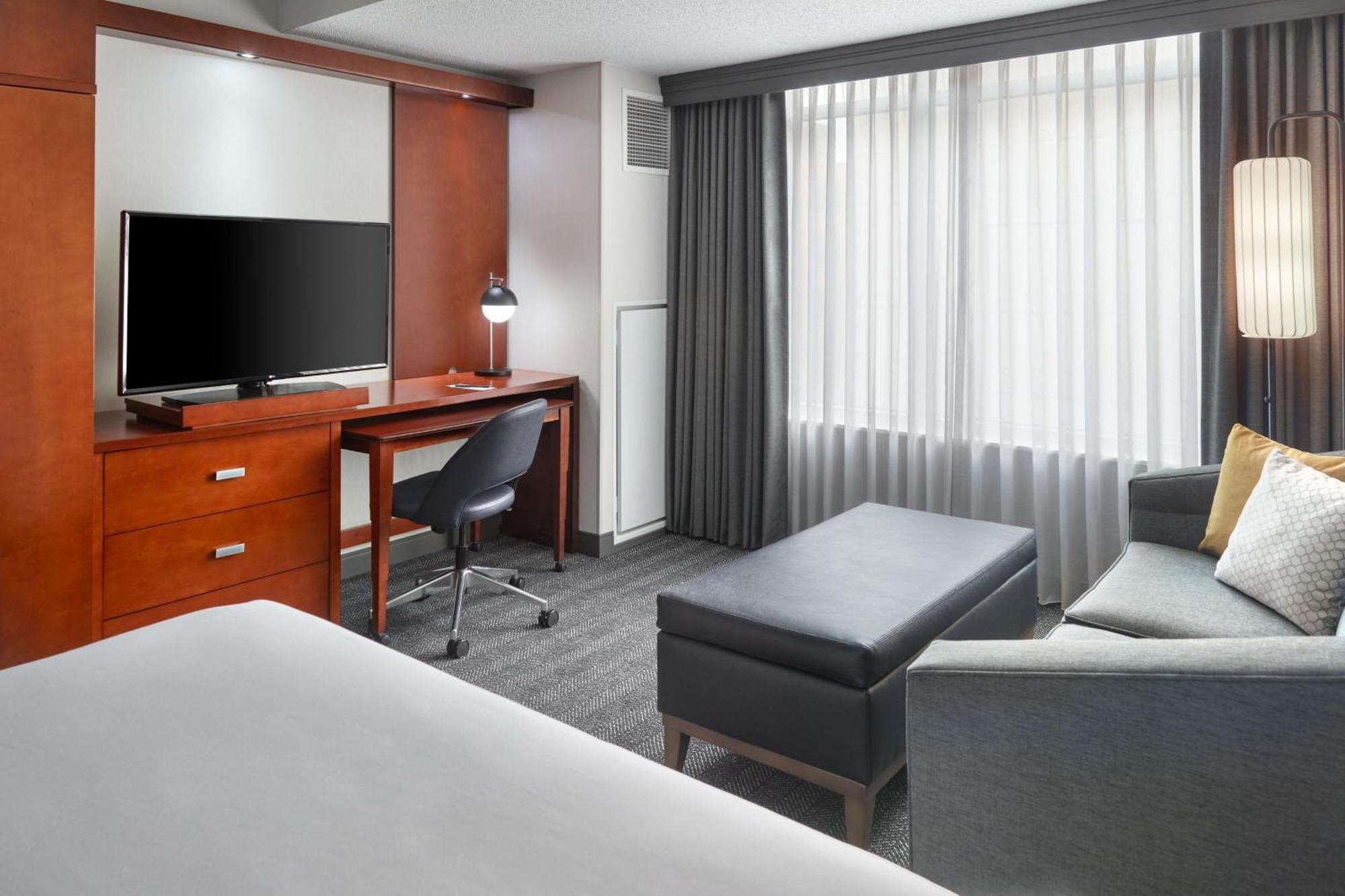 Courtyard By Marriott Washington, D.C./Foggy Bottom Hotel Bagian luar foto
