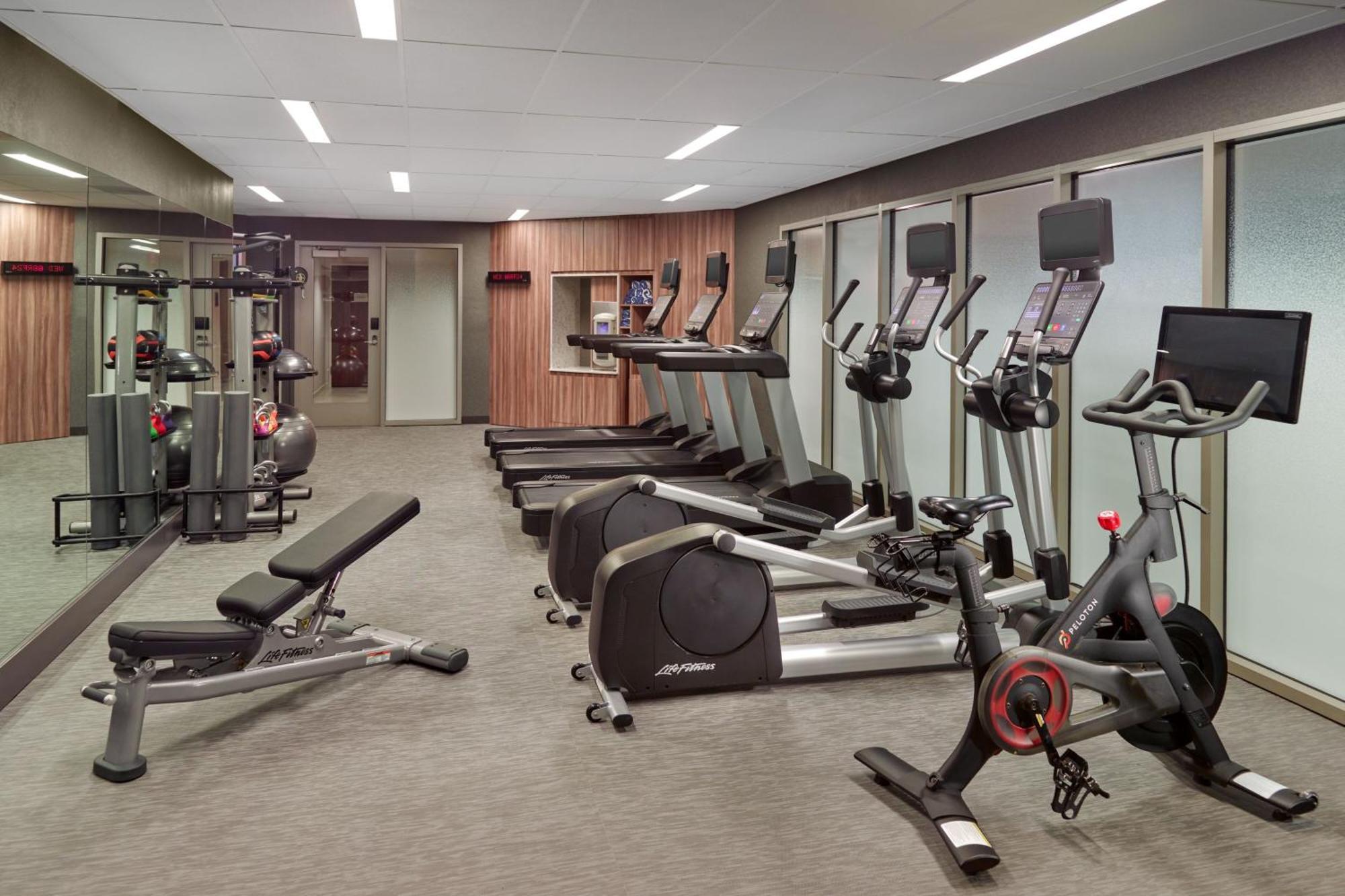 Courtyard By Marriott Washington, D.C./Foggy Bottom Hotel Bagian luar foto