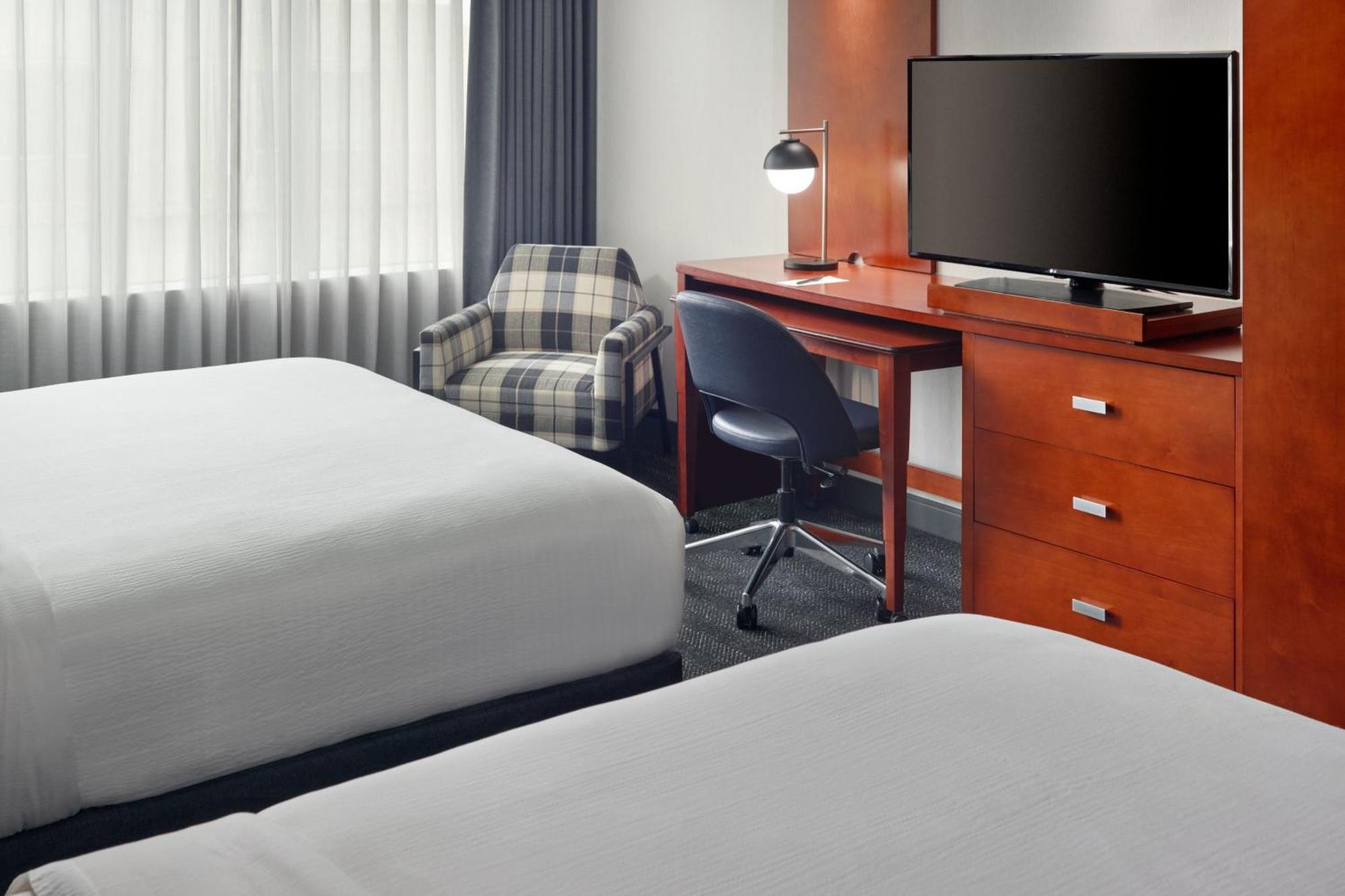 Courtyard By Marriott Washington, D.C./Foggy Bottom Hotel Bagian luar foto