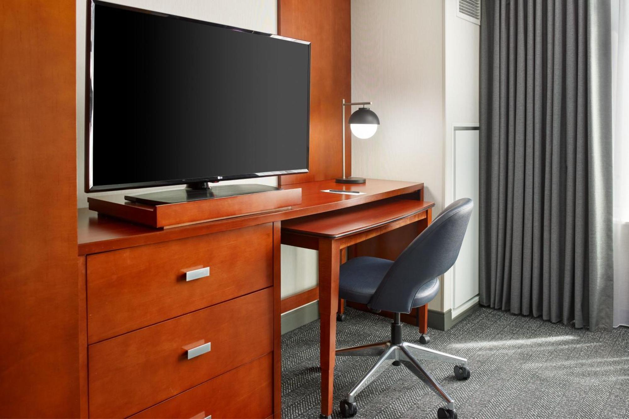 Courtyard By Marriott Washington, D.C./Foggy Bottom Hotel Bagian luar foto