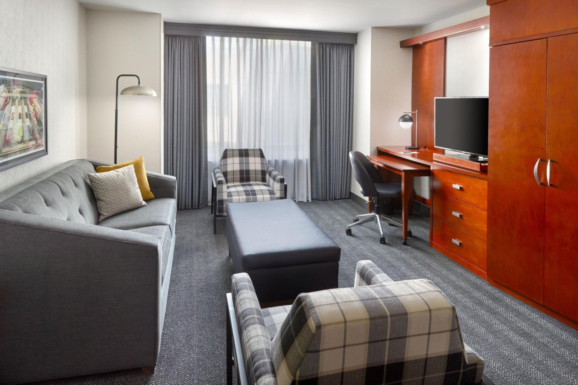 Courtyard By Marriott Washington, D.C./Foggy Bottom Hotel Bagian luar foto