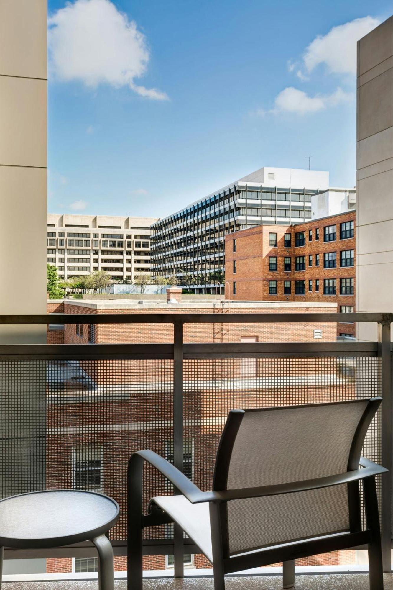 Courtyard By Marriott Washington, D.C./Foggy Bottom Hotel Bagian luar foto