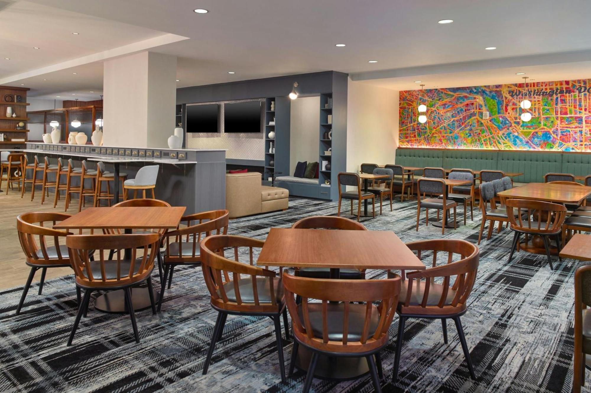 Courtyard By Marriott Washington, D.C./Foggy Bottom Hotel Bagian luar foto