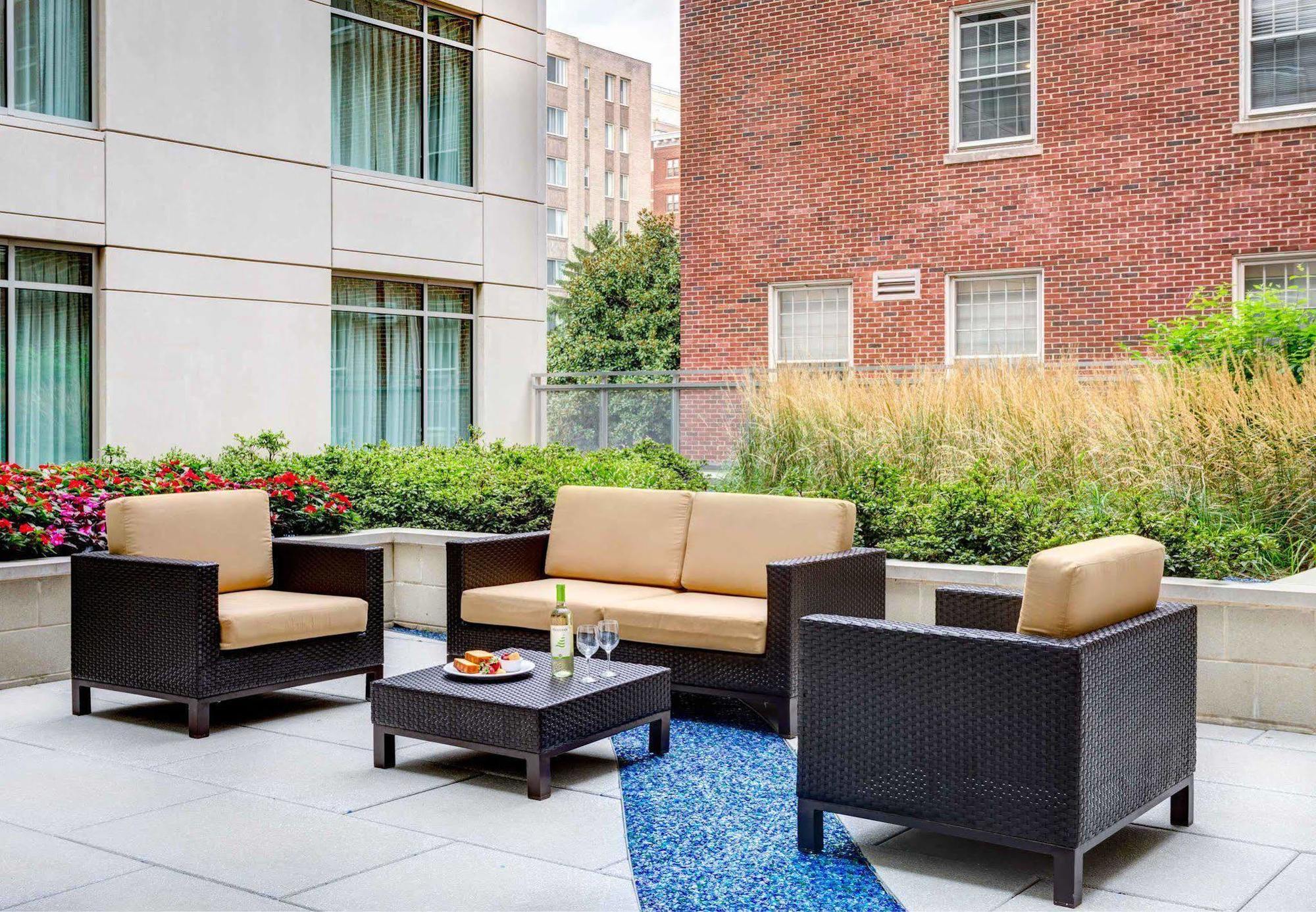 Courtyard By Marriott Washington, D.C./Foggy Bottom Hotel Bagian luar foto